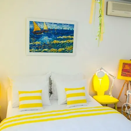 Apartment Yellow Lily *