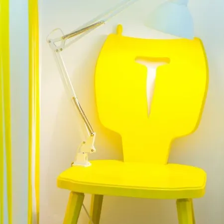 Yellow Lily Apartment *