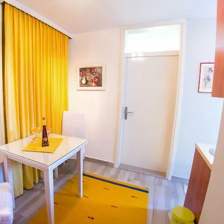 Yellow Lily Apartment Mostar