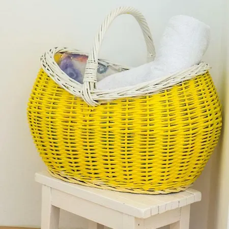 Yellow Lily Apartment *