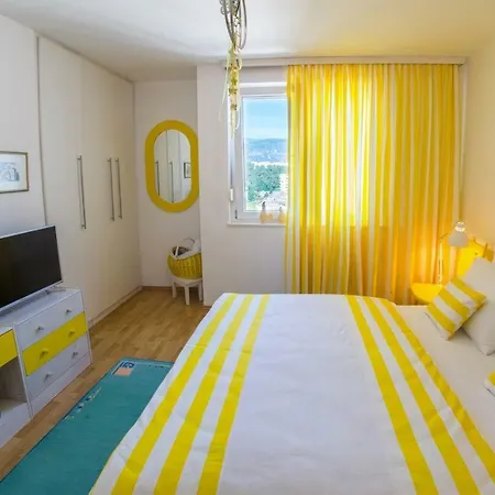 Apartment Yellow Lily Mostar