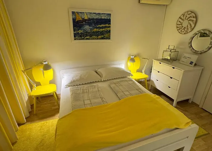 Yellow Lily Apartamento