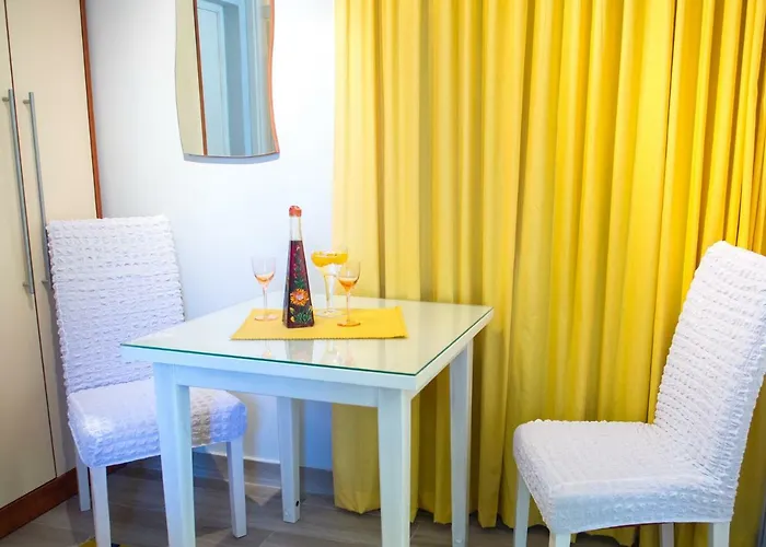 Yellow Lily Apartamento